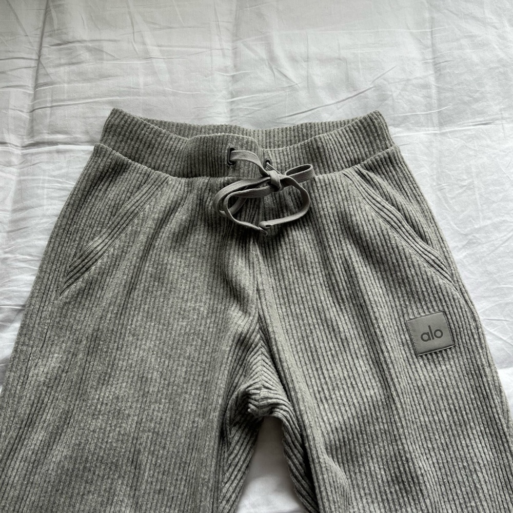 ALO Yoga Gray Ribbed Sweatpants - Picture 5 of 5